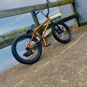 Meet your Posher, Dom